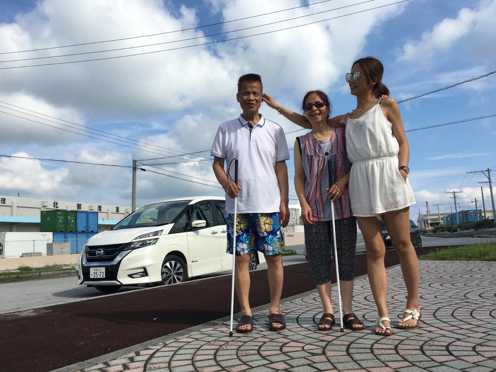 朱鳯嫻與父母同遊日本沖繩。(受訪者提供)