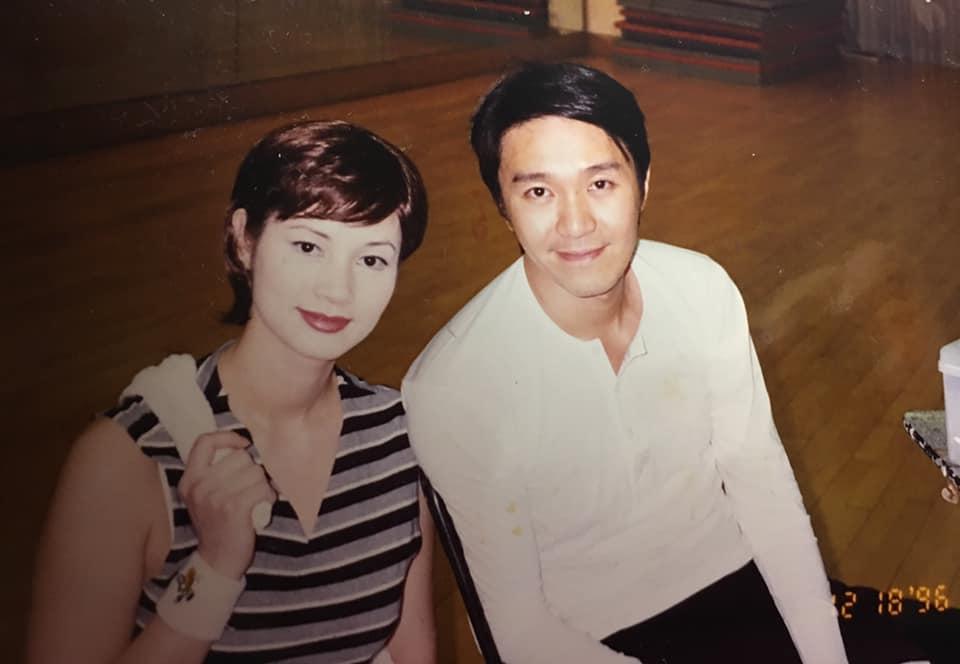 鄭艷麗生於越南,當年參加《1988銀河接力大賽》成為TVB藝員。