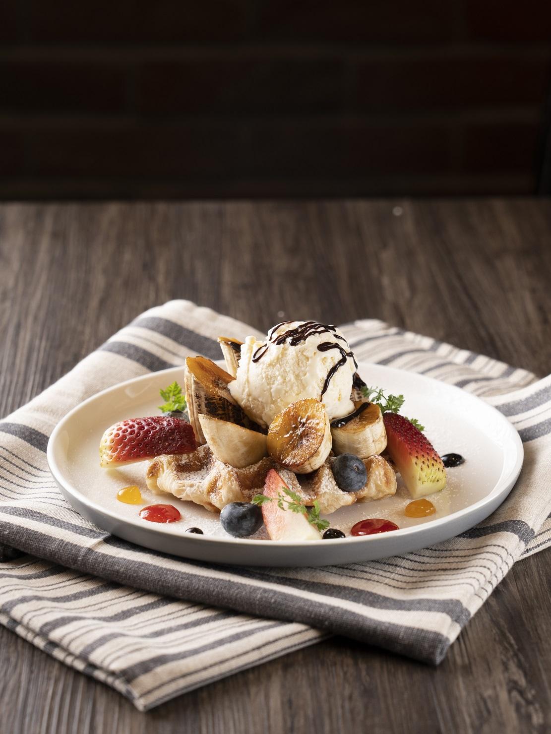 香蕉朱古力牛角酥窩夫伴雲呢拿雪糕