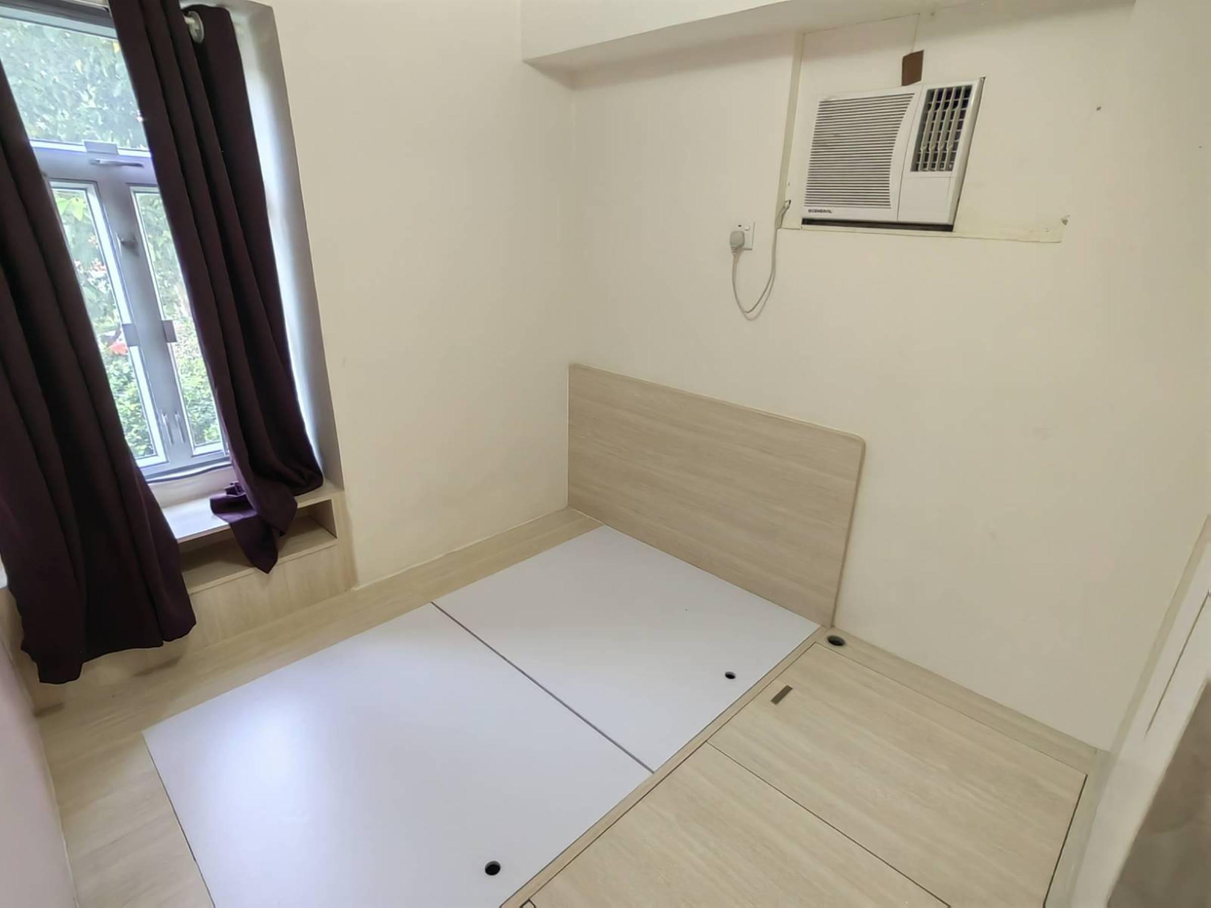 單位間隔為兩房,其中一個睡房設有地台,增加大量收納空間,裝修亦新淨。