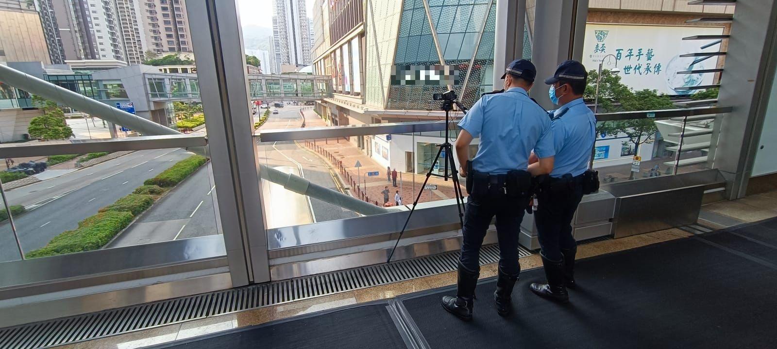 荃灣警區聯同食環署、環保署及荃灣民政事務處在區內進行聯合行動。(警方圖片)