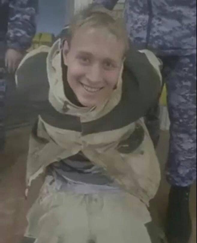 槍手開槍時高叫沒人會上戰場,現在就回家。(Twitter)