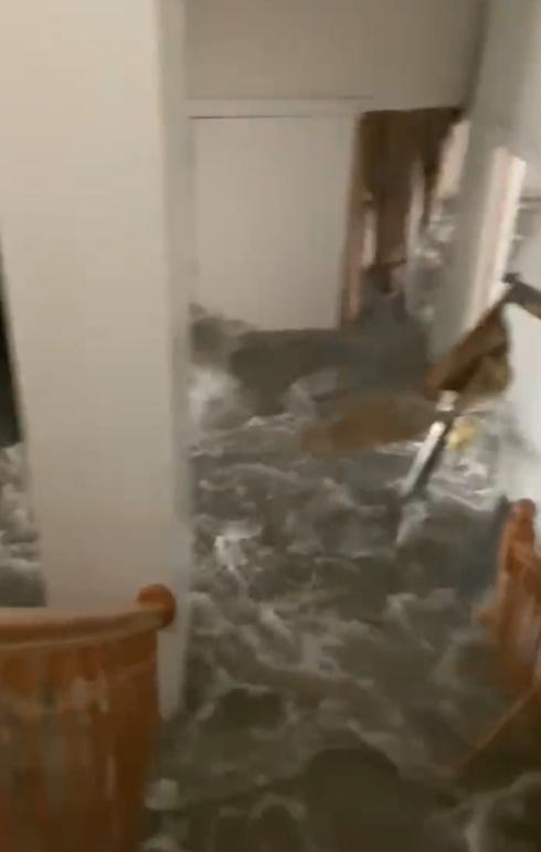 佛州多處水浸。(Twitter)