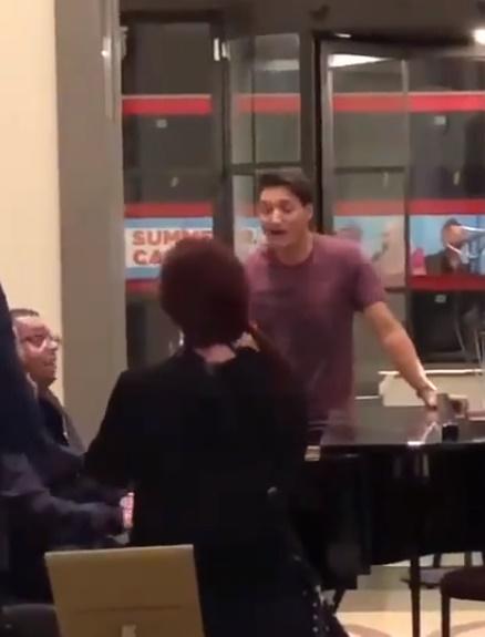 杜魯多高唱《波希米亞狂想曲》。(Twitter)