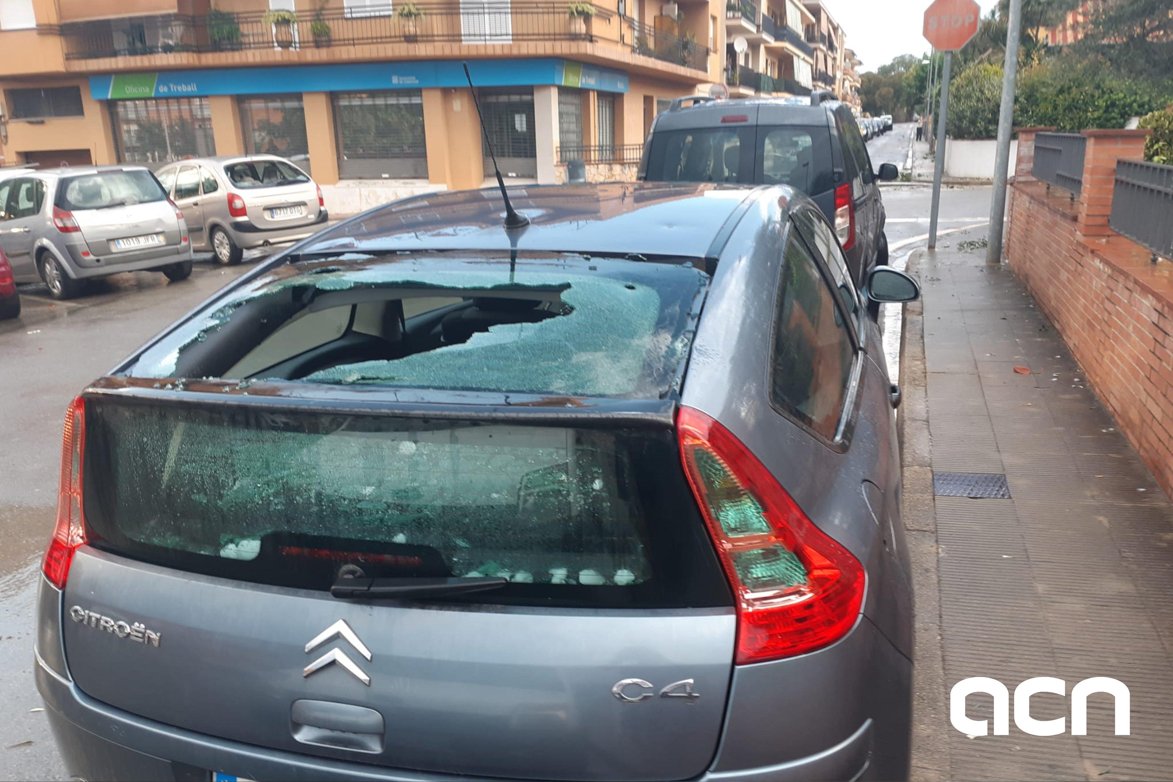 冰雹直徑最大達到10厘米有「拳頭咁大」。(Twitter)