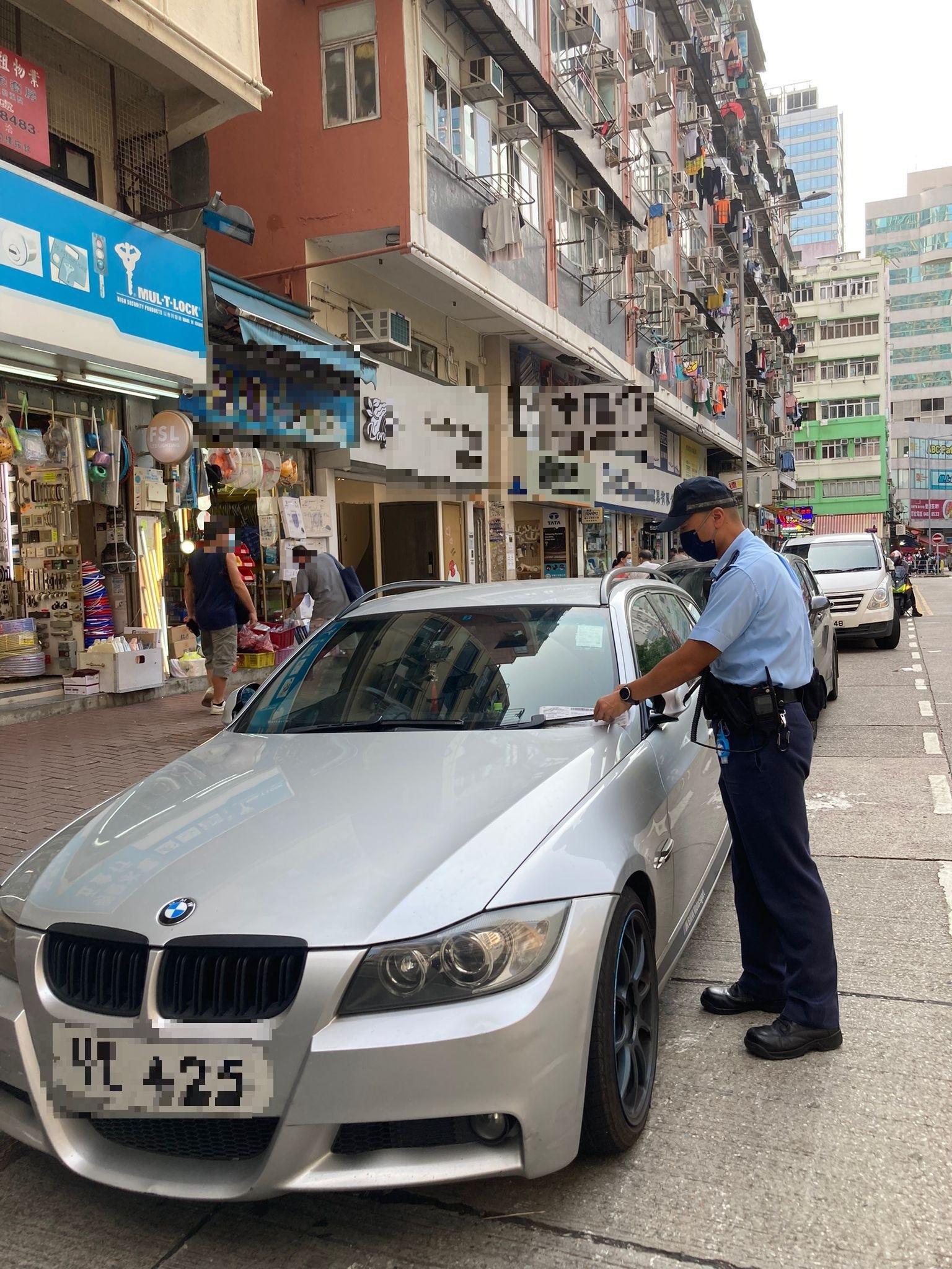 荃灣警區聯同食環署、環保署及荃灣民政事務處在區內進行聯合行動。(警方圖片)