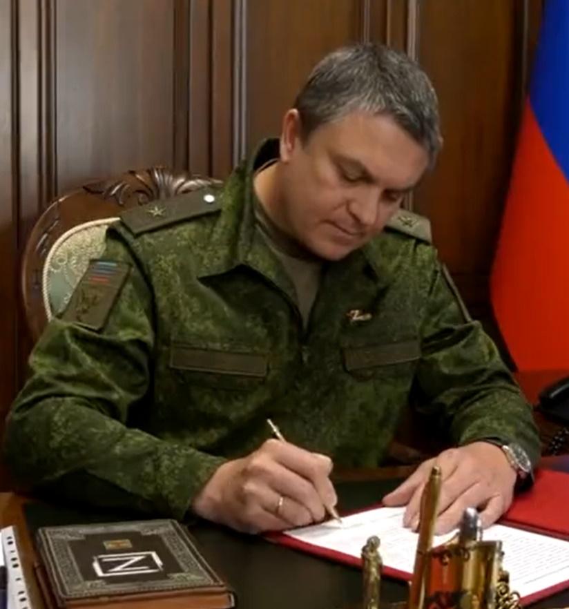 烏克蘭盧甘斯克親俄領導人完成入俄手續,歐盟籲國際拒承認。(Twitter)