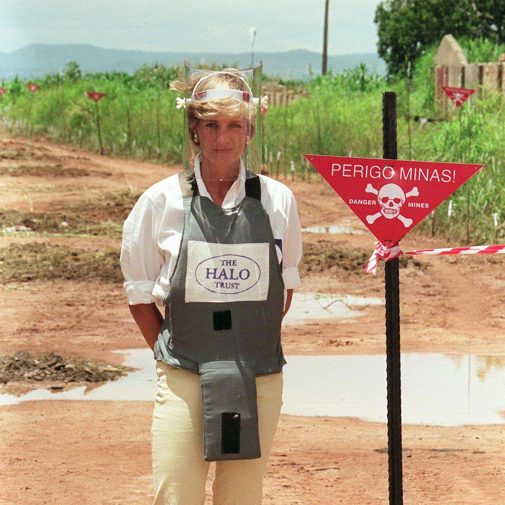 有網民上載戴安娜生前相片悼念。(Twitter)