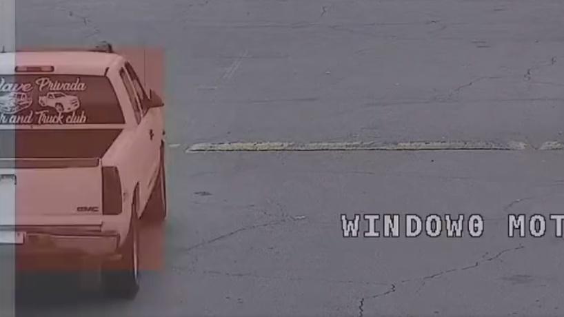 卡車懷疑蓄意轉向直撞老翁。(Twitter)