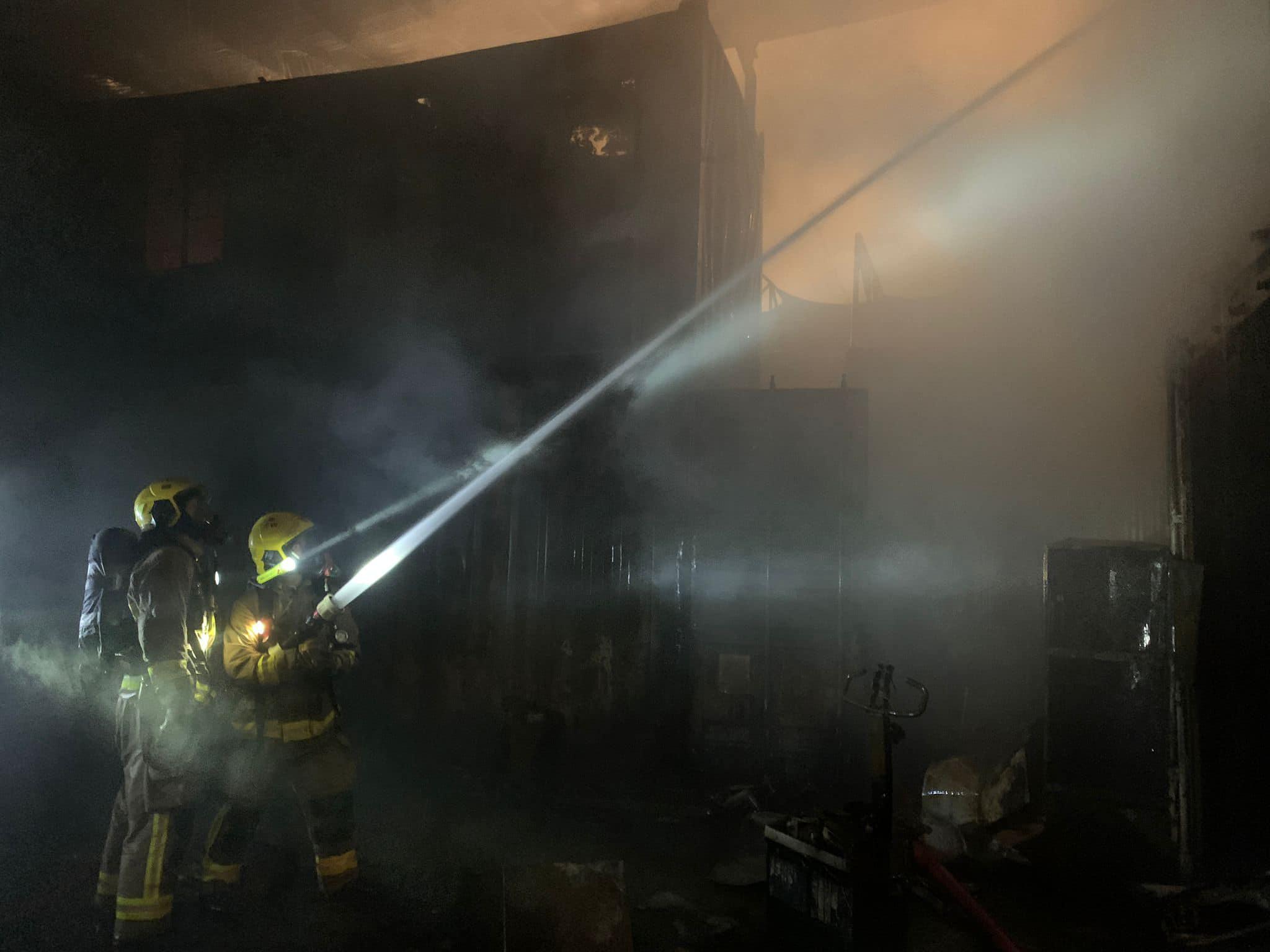 消防出動4隊煙帽隊及4條喉灌救。(香港消防處@FB)