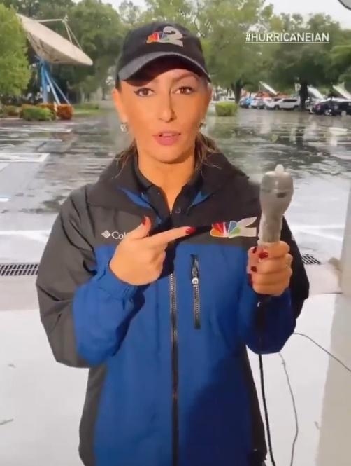 Kyla Galer則大方地在社交平台Instagram上解釋個咪為何套上避孕套。(Twitter)