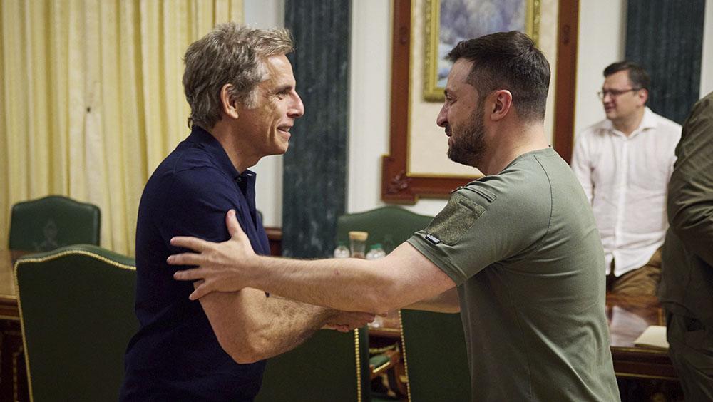 賓史迪拿於6月造訪基輔。(網上圖片)