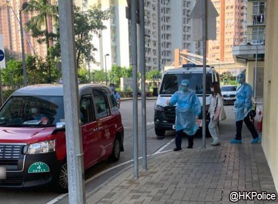 9名確診者被押送到竹篙灣隔離。(警方圖片)