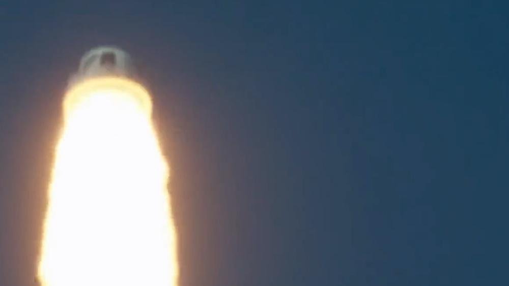 引擎突然起火,觸發緊急系統。(Twitter)