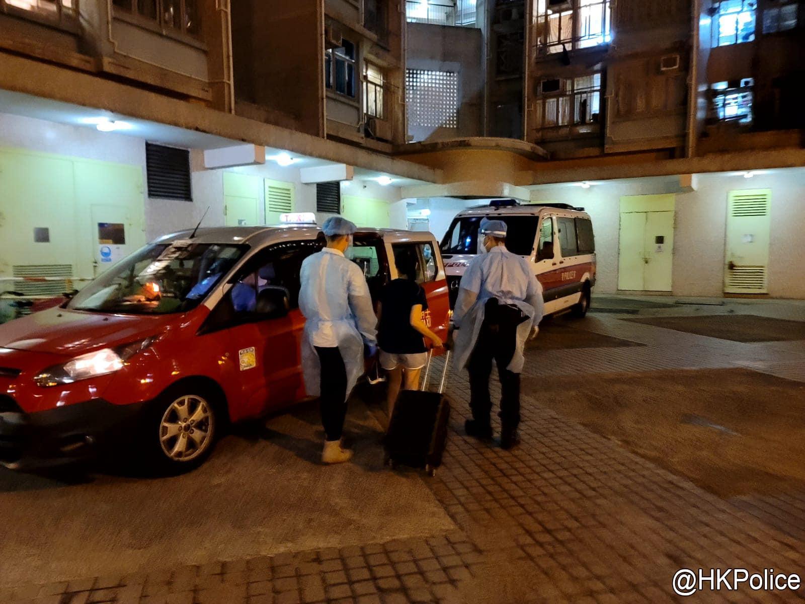 9名確診者被押送到竹篙灣隔離。(警方圖片)