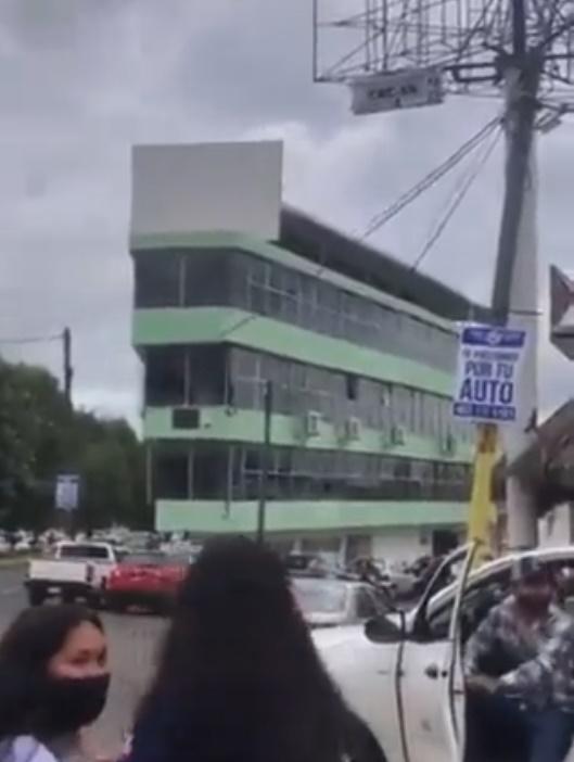 網上有影片流傳地震發生時片段。(Twitter)