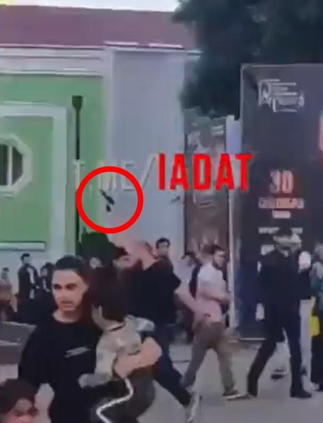 懷疑便衣警員混入人群,期間與示威者衝突,突然舉槍向天連開數槍阻嚇其他人士。(Twitter)