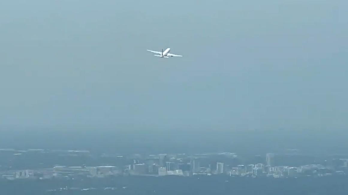 達美航空客機飛離。(Twitter)