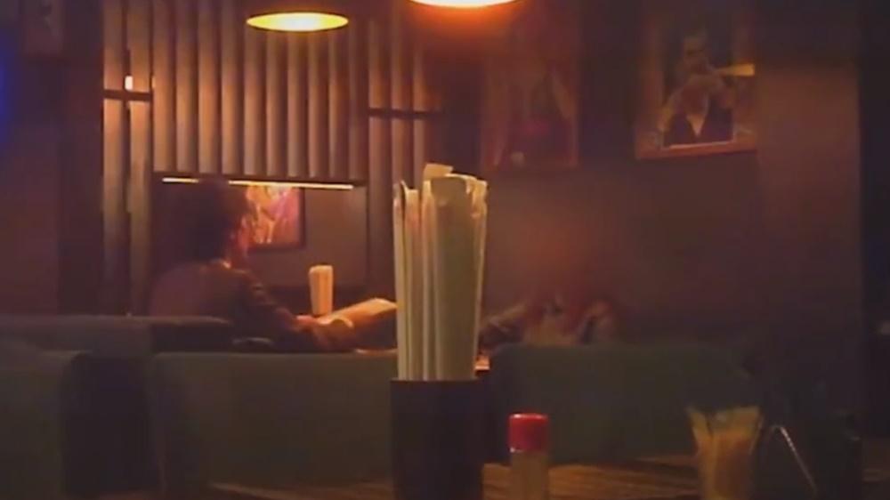 有俄羅斯傳媒發放Motoki Tatsunori收取文件的片段。(Twitter)