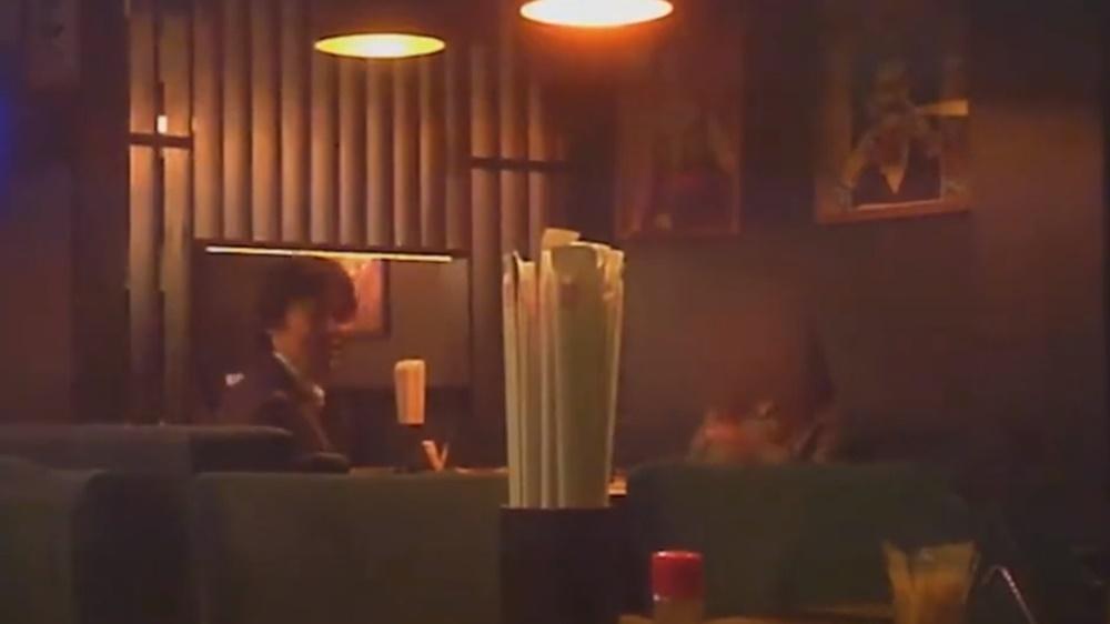 有俄羅斯傳媒發放Motoki Tatsunori收取文件的片段。(Twitter)