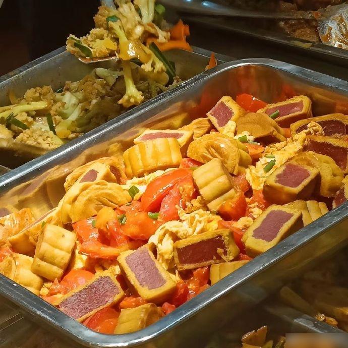 浙江某大學飯堂的番茄蛋炒月餅。(互聯網)