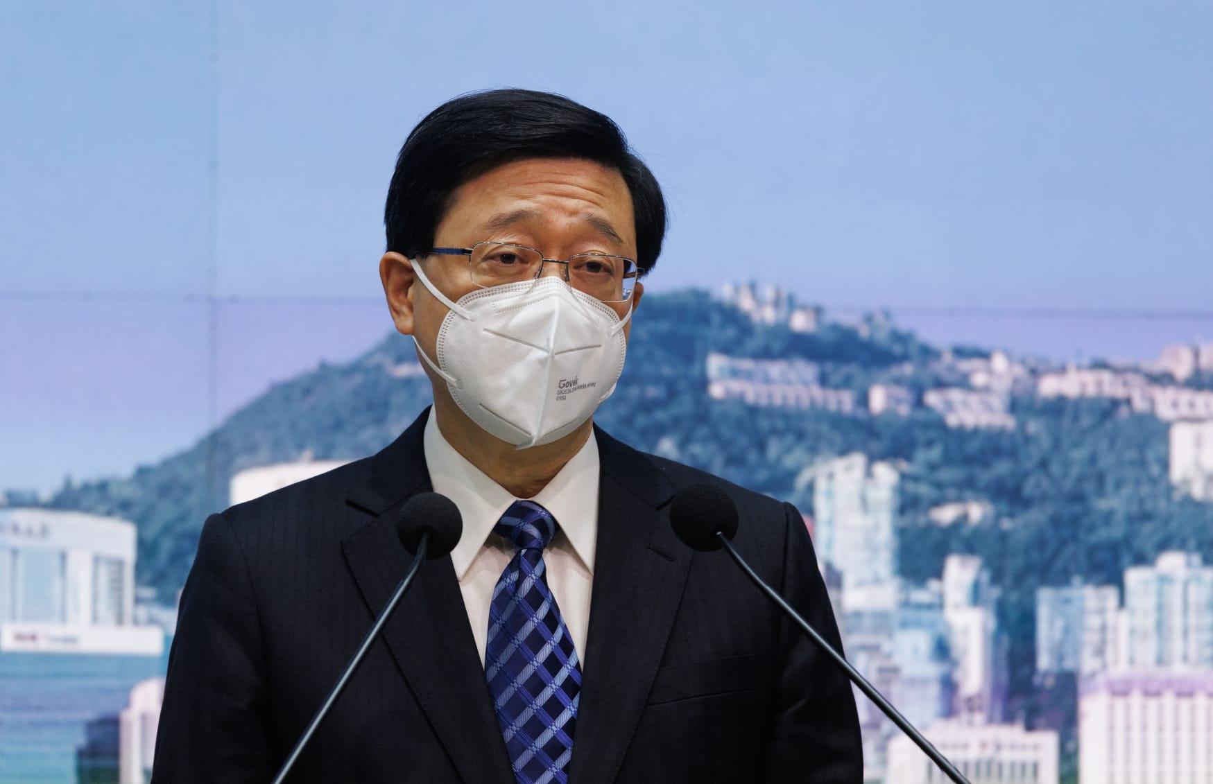 特首李家超出席行會前見傳媒。(蘇文傑攝)