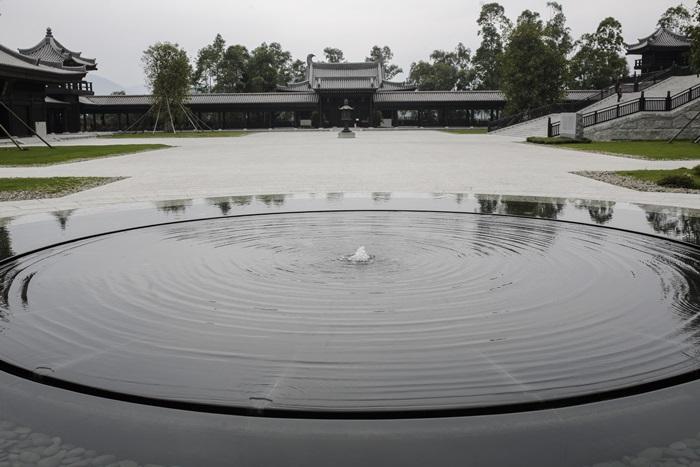 寺內景色清幽,建築宏偉。(資料圖片)