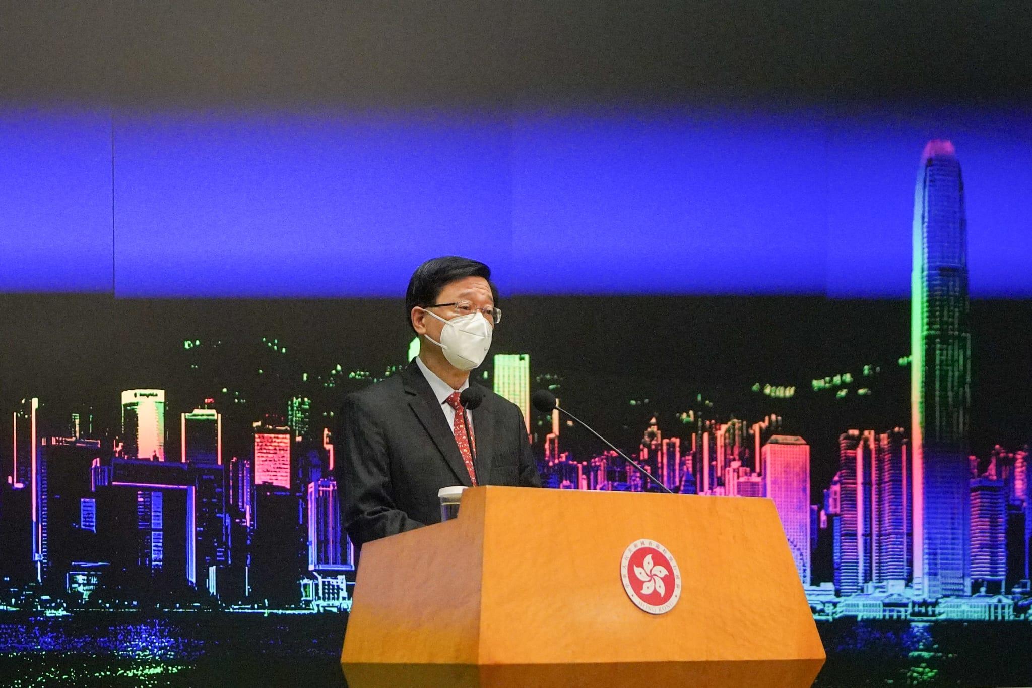 李家超表示,相信香港會成功舉辦11月的國際金融論壇。(李睿哲攝)