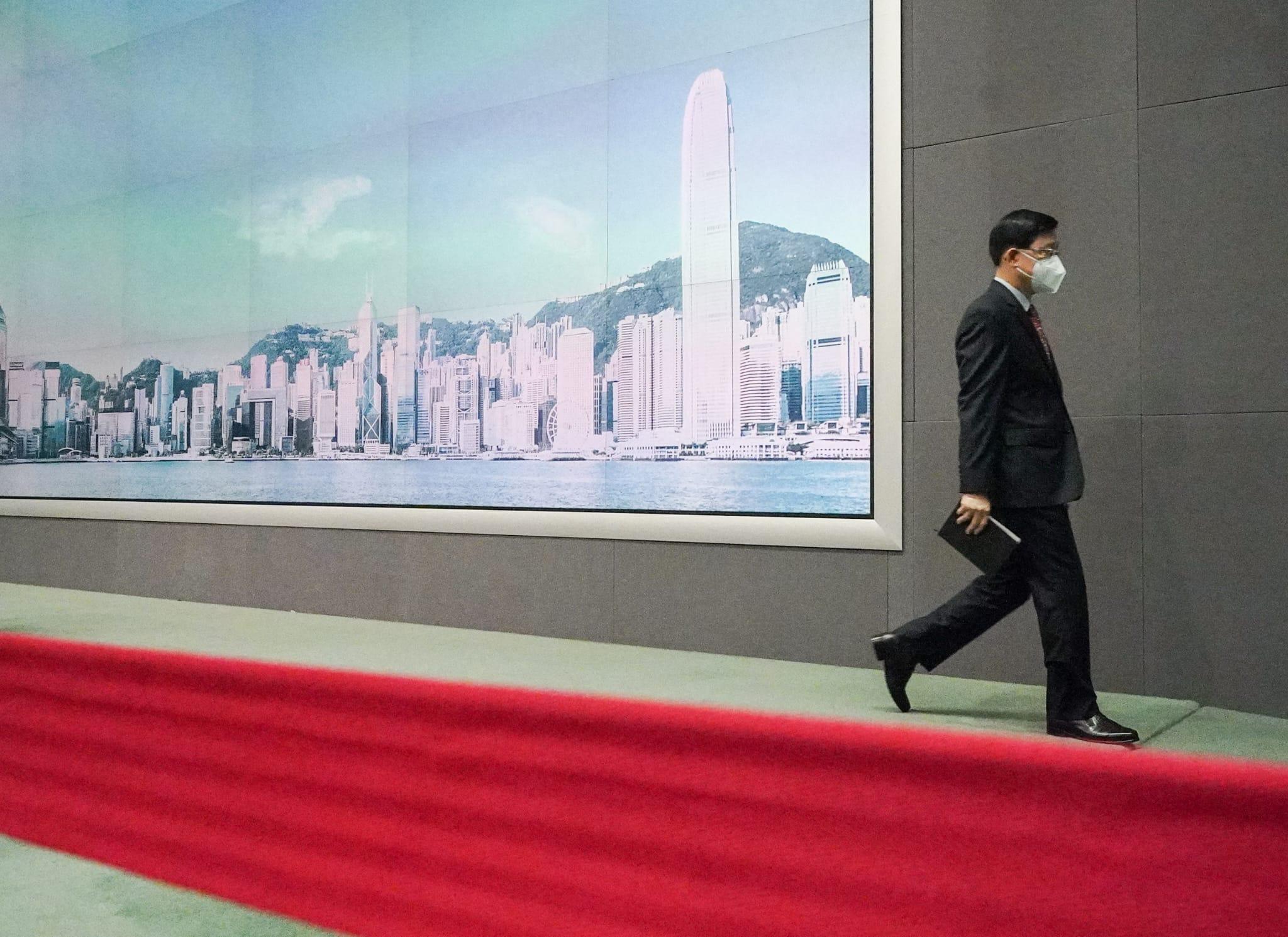 李家超表示,相信香港會成功舉辦11月的國際金融論壇。(李睿哲攝)