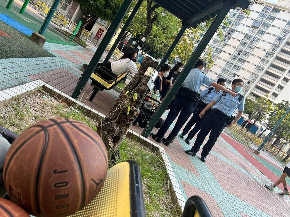 大埔大元邨懷疑有狂徒高空擲物,街坊已就事件報警。(區議員區鎮濠fb圖)