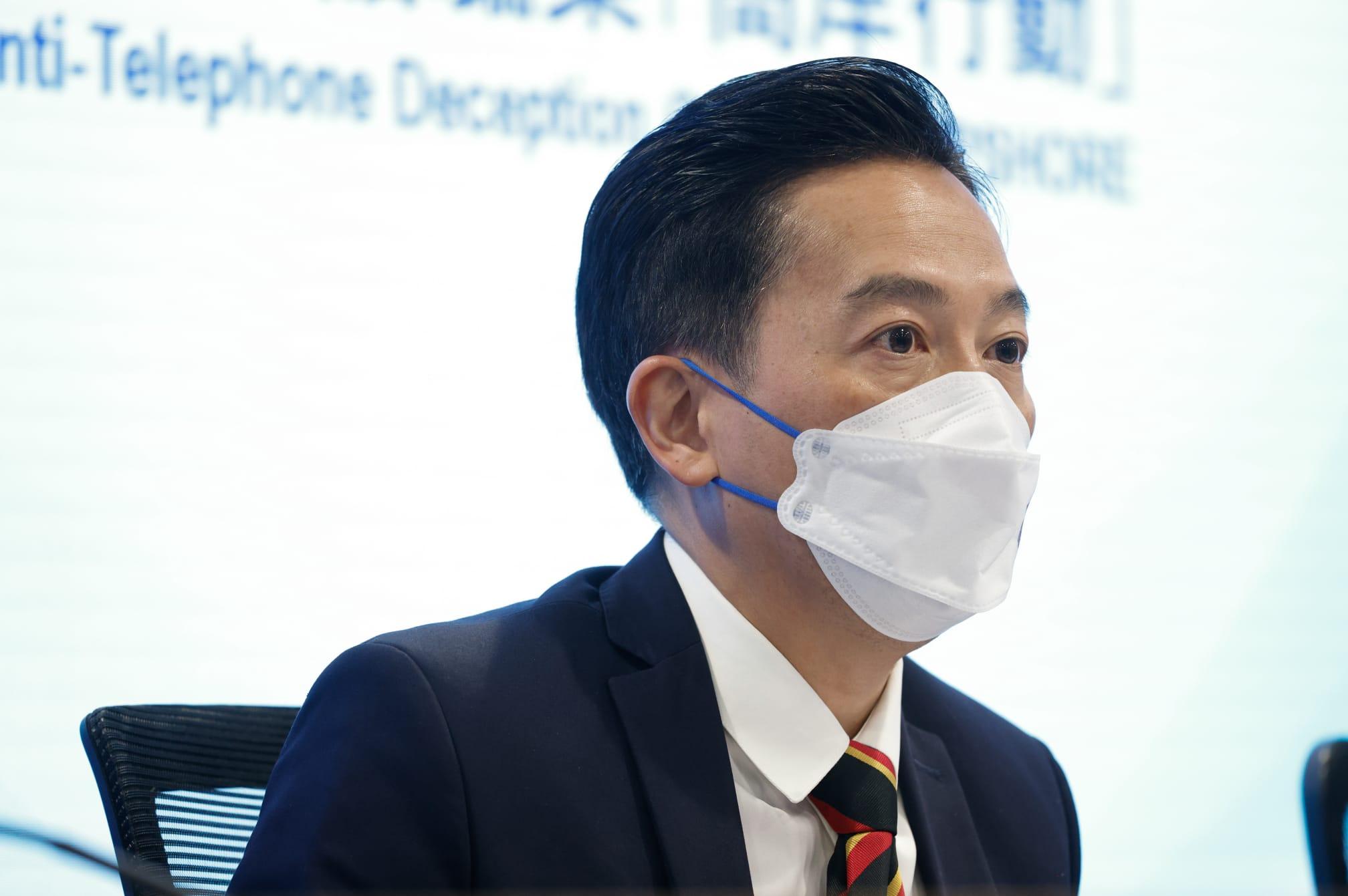 刑事總部(行動)警司黃奕隆交代偵破的最大一宗電騙,涉案6,500萬元。(蘇文傑攝)