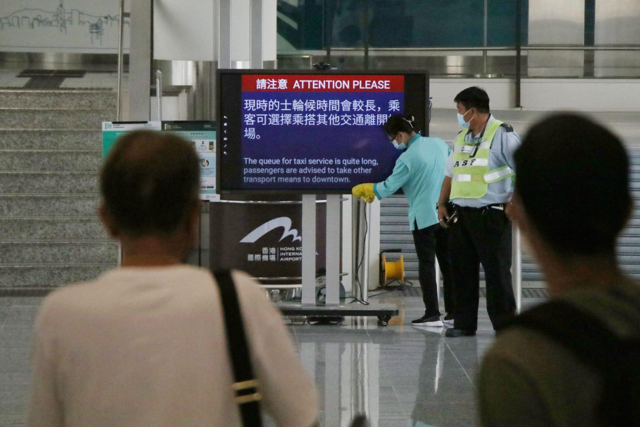 本港入境檢疫措施今早(26日)6時起放寬至「0+3」。(林俊源攝)