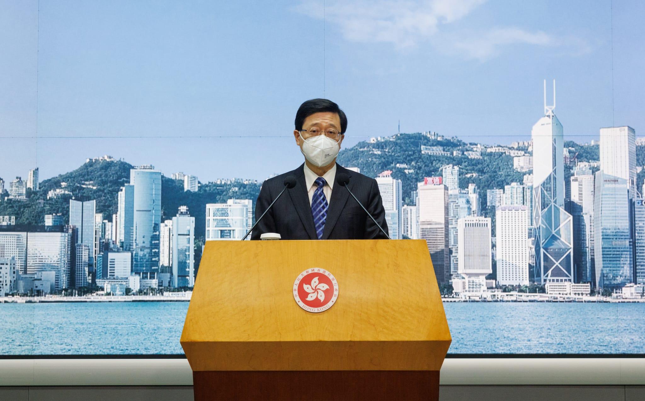 特首李家超出席行會前見傳媒。(蘇文傑攝)