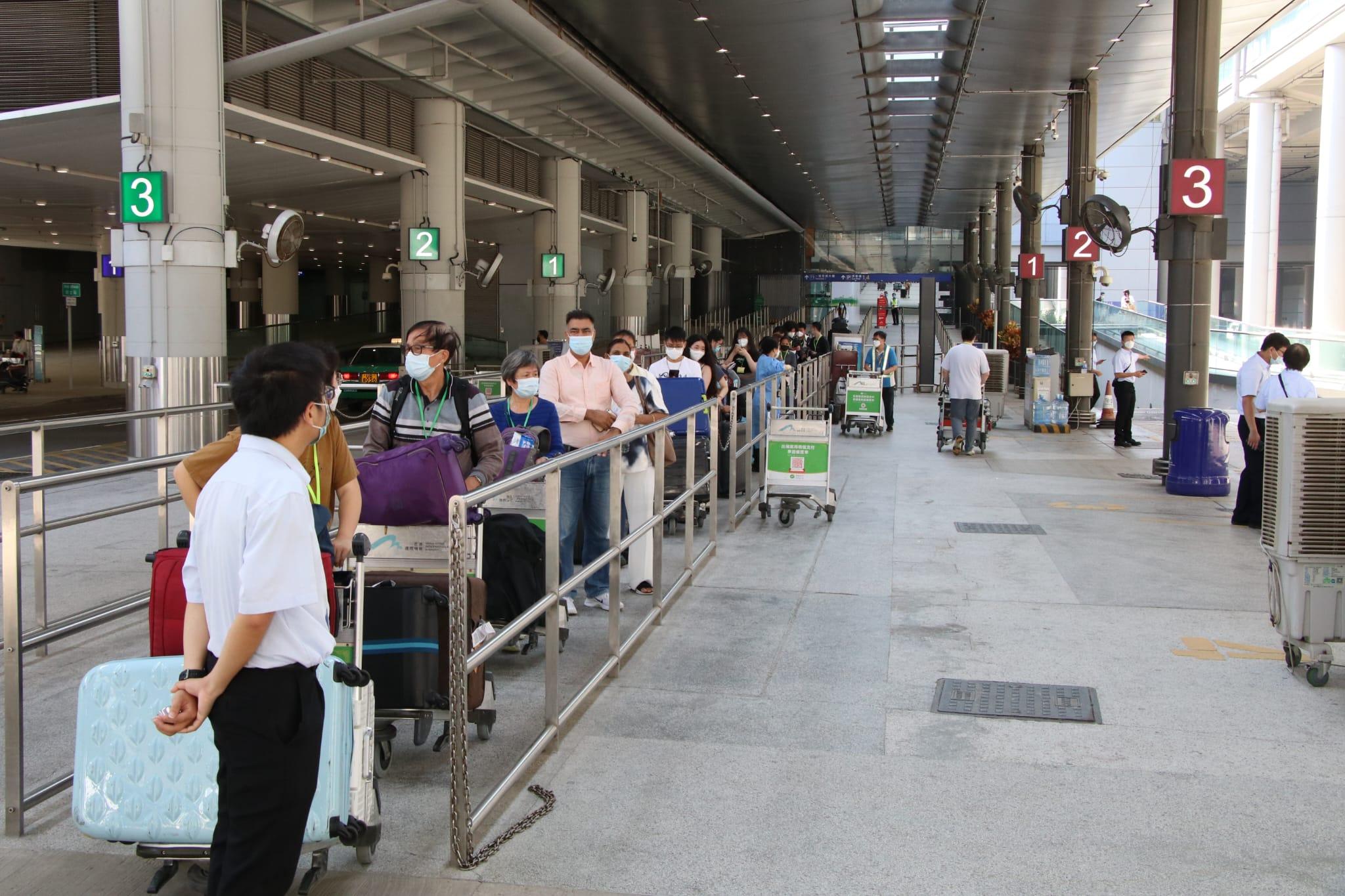 本港入境檢疫措施今早(26日)6時起放寬至「0+3」。(林俊源攝)