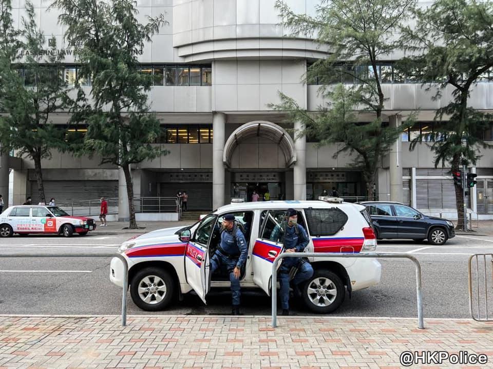 警方指,會連日來在各區及多個港鐵站高姿態巡邏,以確保慶祝國慶活動順利進行。(警方fb圖)