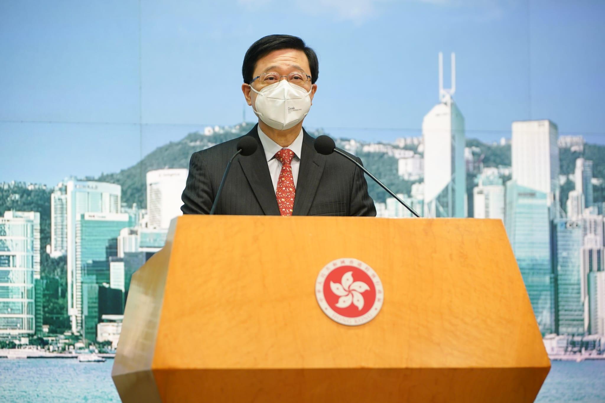 特首李家超在行會前見傳媒。(李睿哲攝)