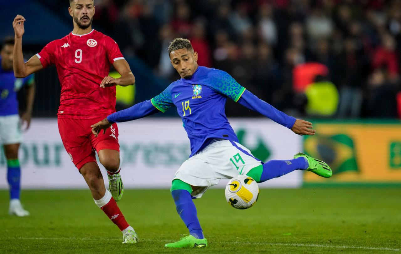 種族歧視停不了 李察利臣入波被掟蕉