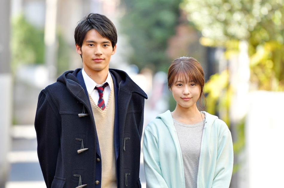 岡田健史2018年甫出道即與有村架純合演日劇《中學聖日記》。