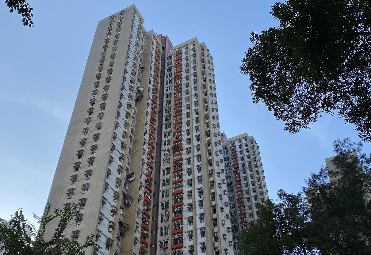 青泰苑鄰近灝景灣及長發邨,周邊生活配套完善。