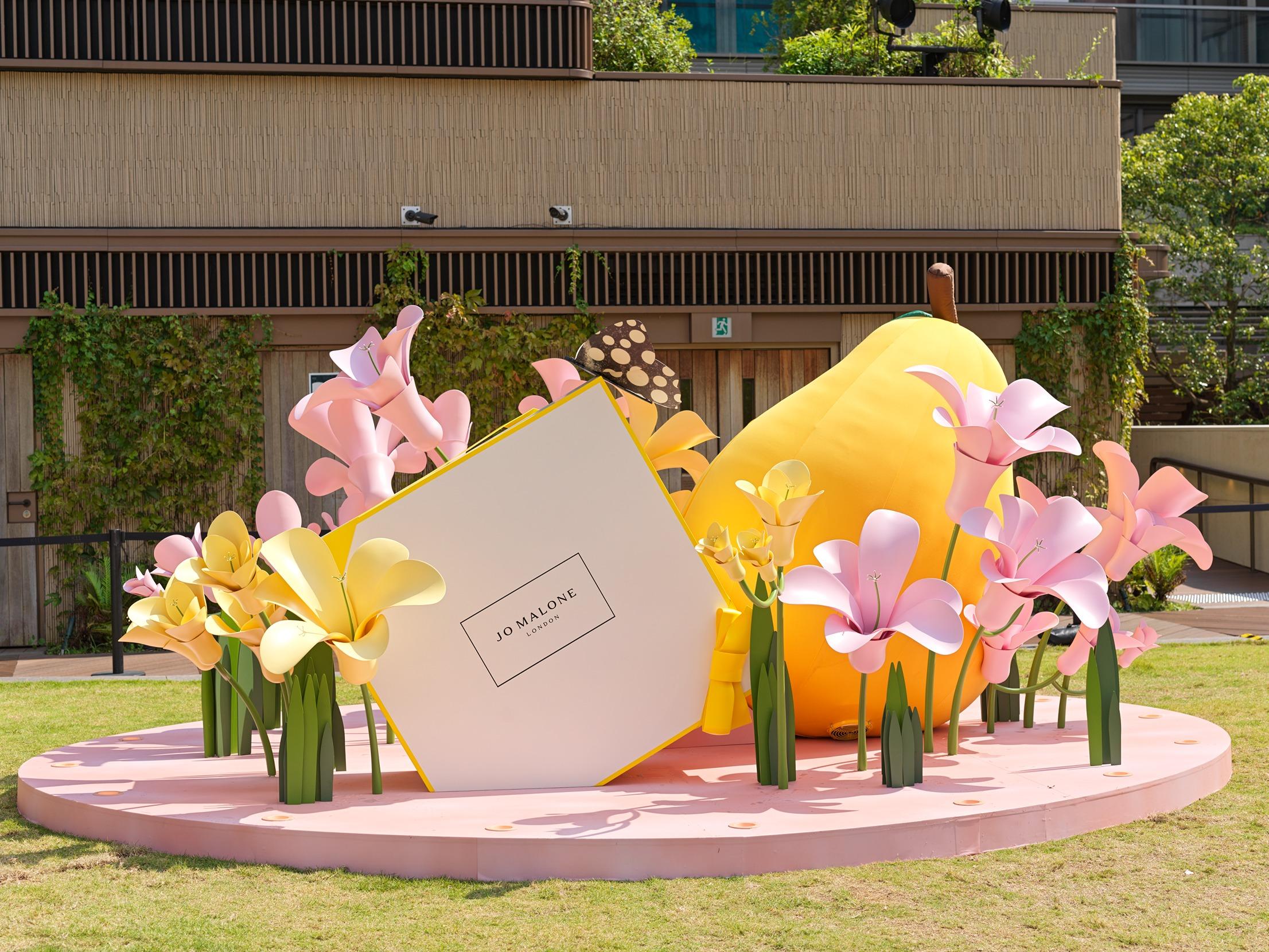 在巨型英國梨裝置打卡,可獲體驗套裝。