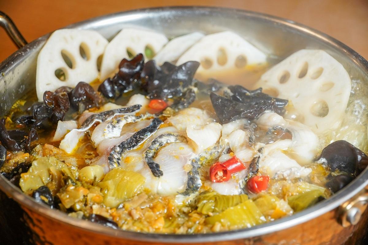黑樺秘製酸辣魚鍋