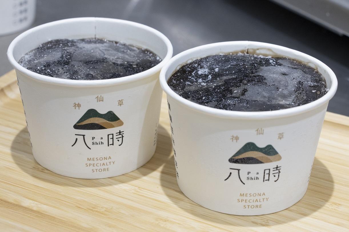 仙草凍製成的冰磚