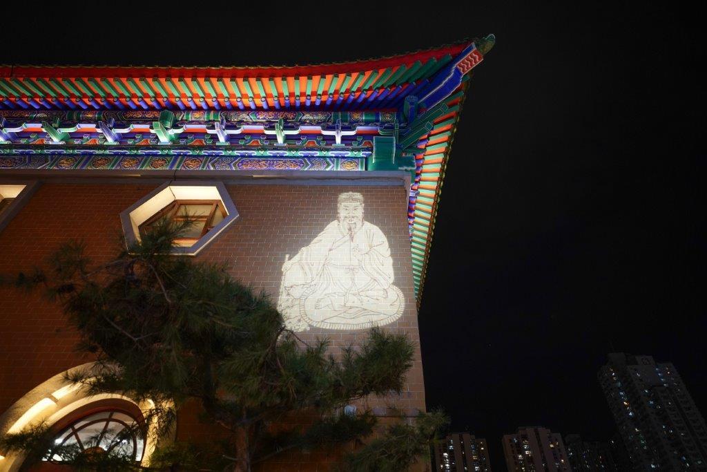 嗇色園黃大仙祠中秋辦花燈園遊會。(李睿哲攝)