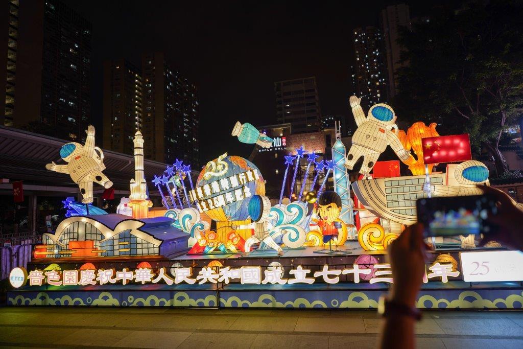 嗇色園黃大仙祠中秋辦花燈園遊會。(李睿哲攝)