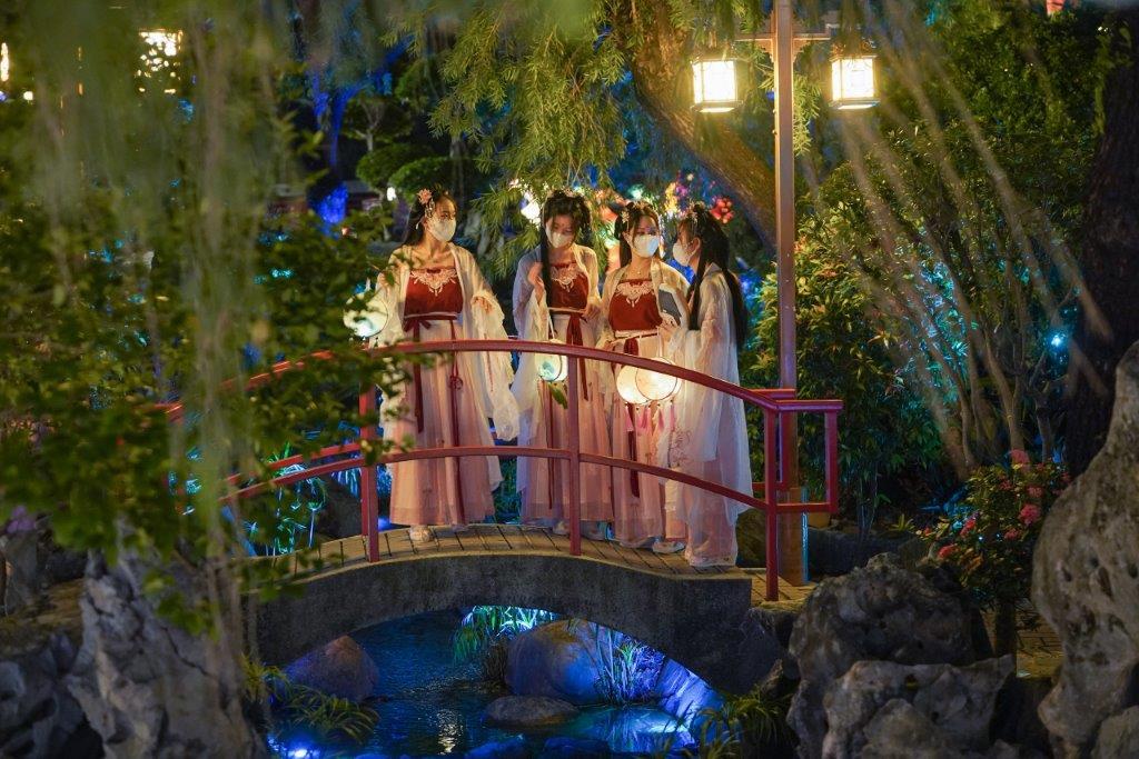 嗇色園黃大仙祠中秋辦花燈園遊會。(李睿哲攝)