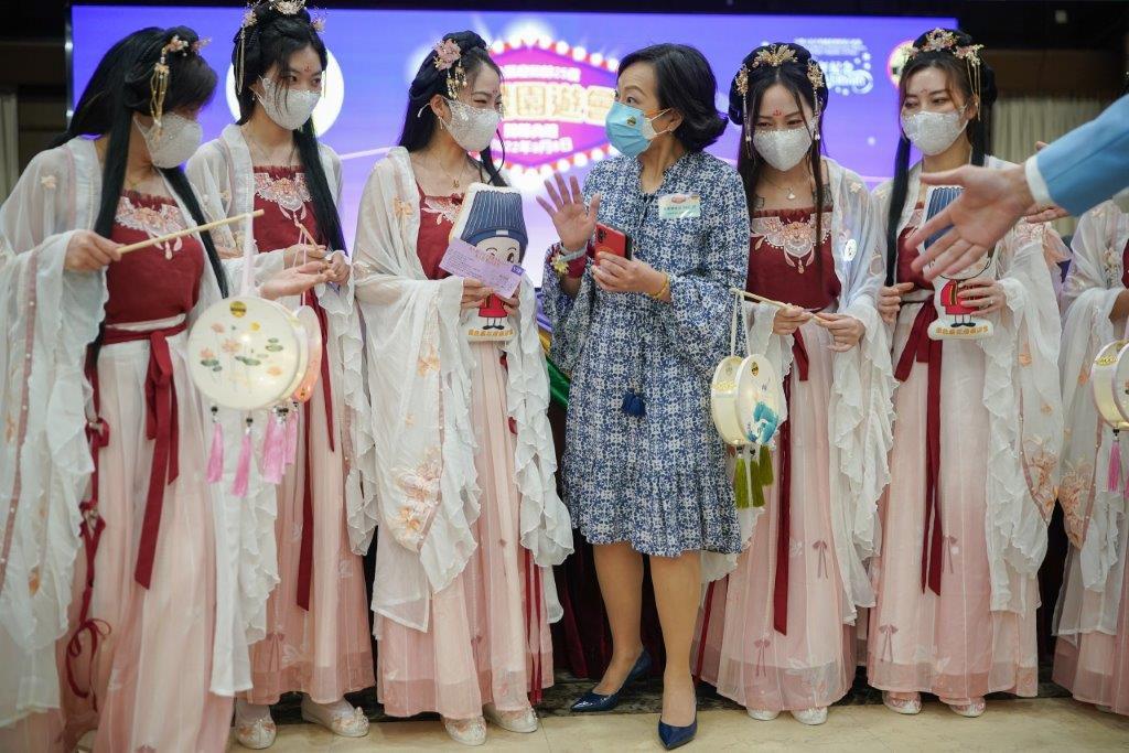 嗇色園黃大仙祠中秋辦花燈園遊會。(李睿哲攝)