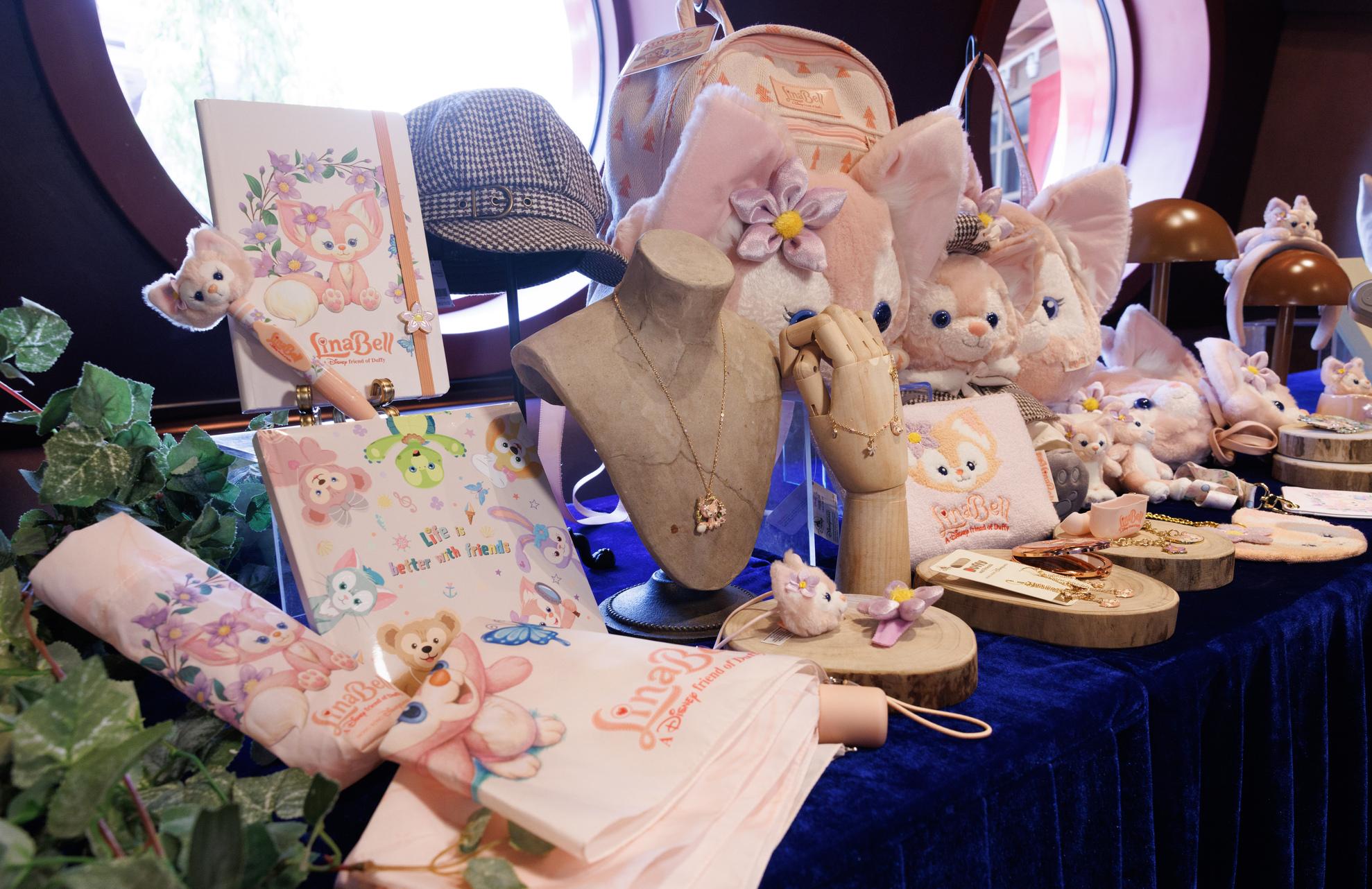 香港迪士尼區將陸續推出近30款LinaBell主題商品供粉絲入手(蘇文傑攝)