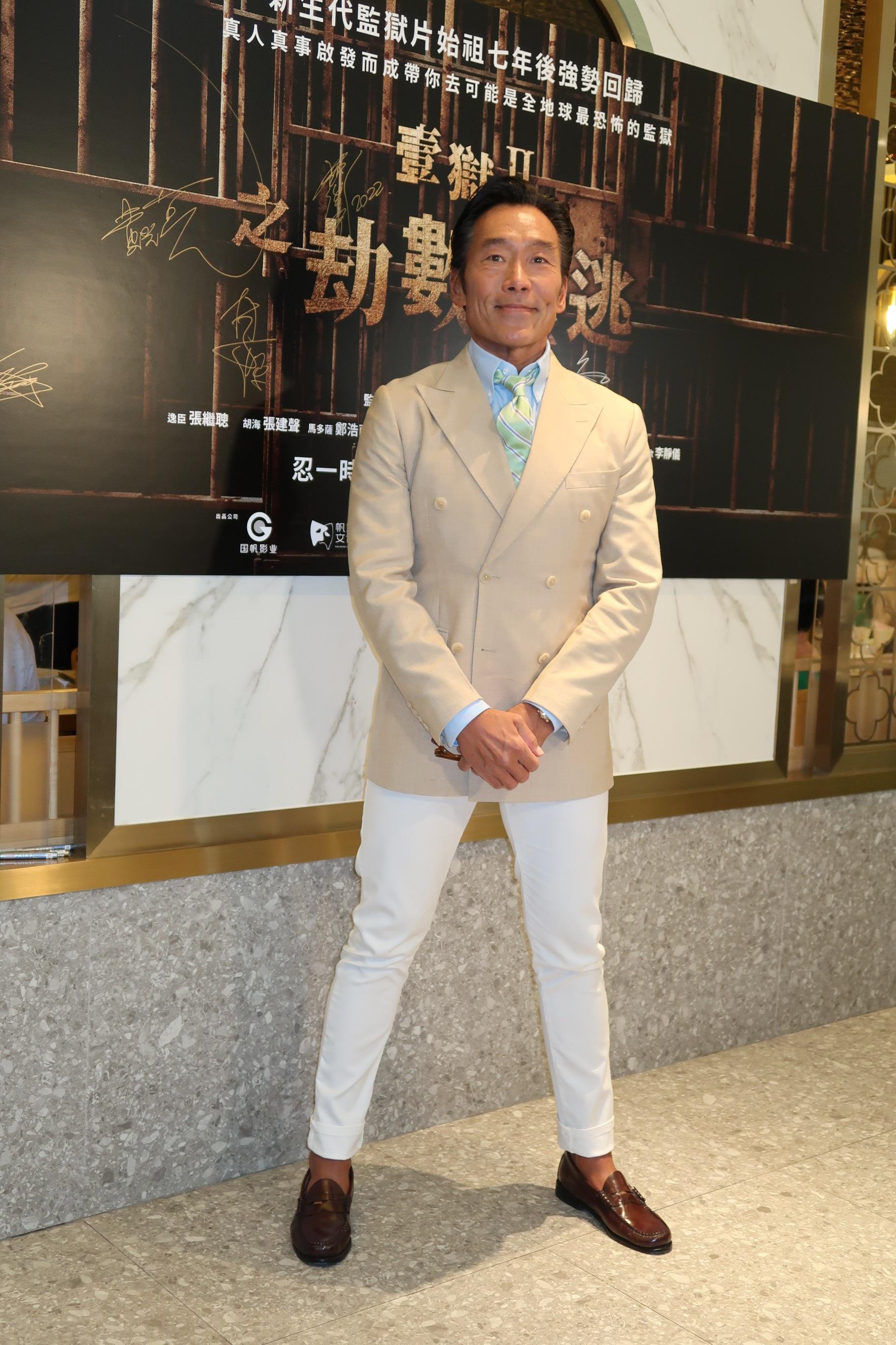 鄭浩南透露右肩舊患有4條韌帶斷了7成,在大陸做手術,但不太理想。