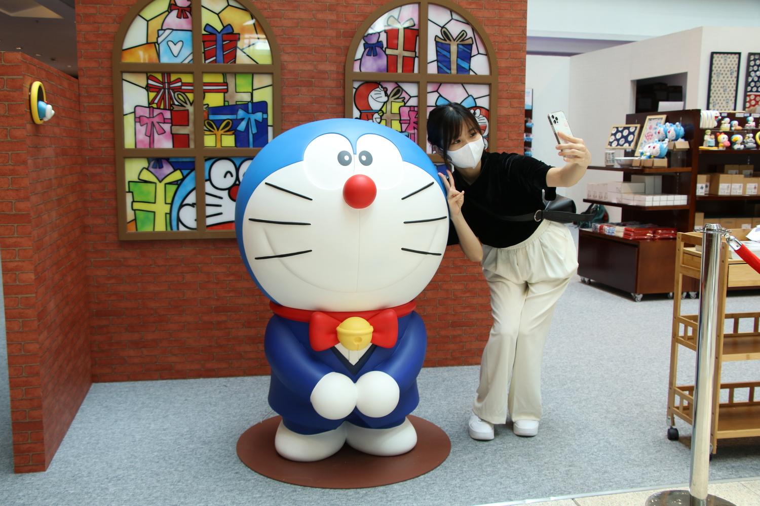 1:1多啦A夢造型公仔