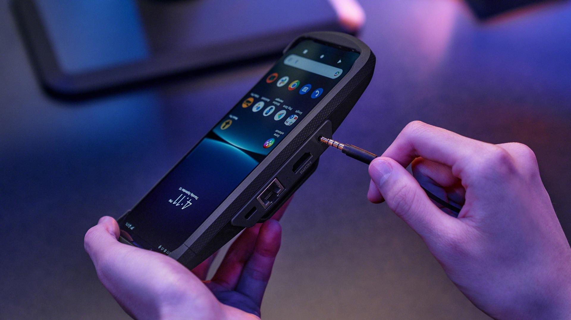 Xperia Stream配備多種端子插口。